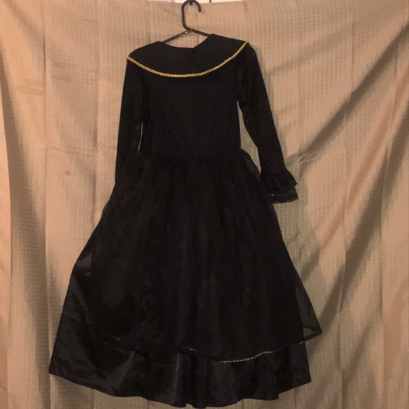 Children’s Medieval Gown- Costume - Picture 2 of 6